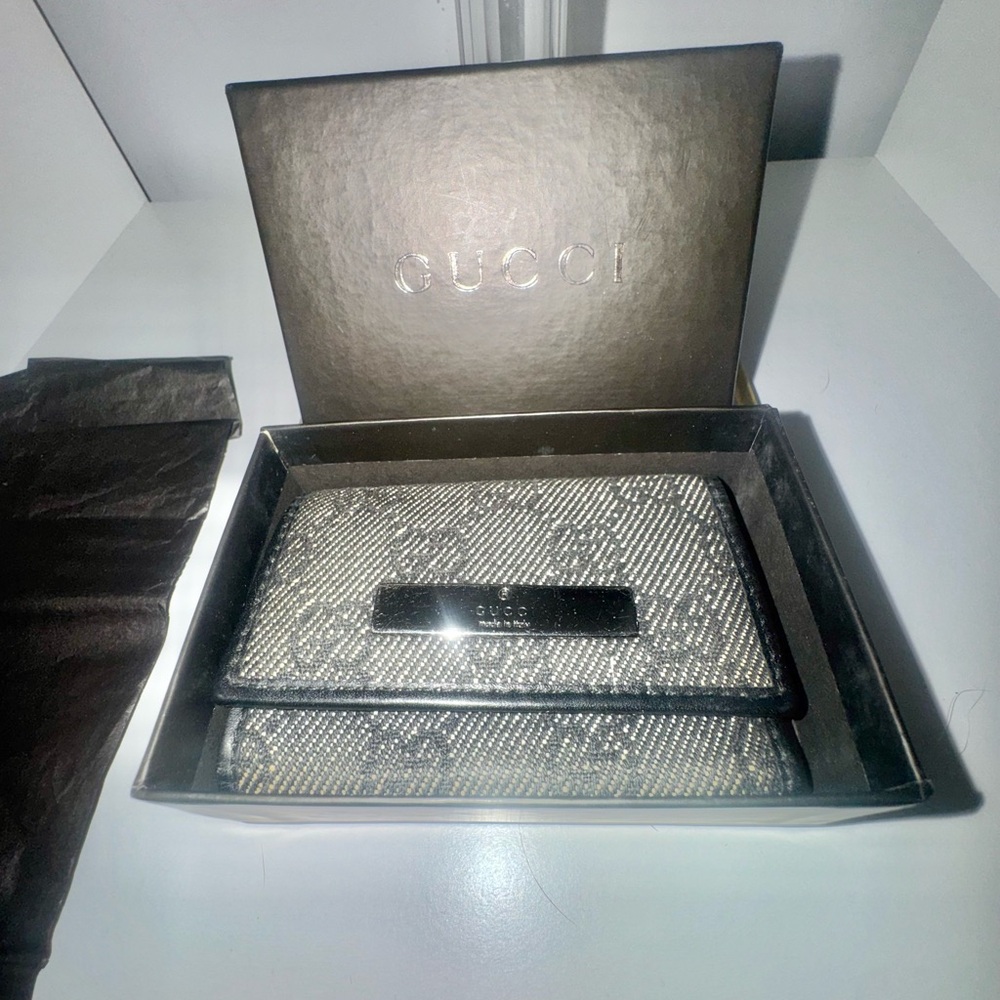 Gucci Vintage Key and Card Holder w/COA and Box
